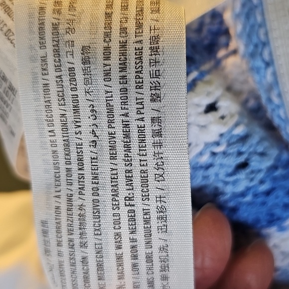 Holister Blue & White Crochet Halter Top. Size Small. Excelent‎ Condition. - Picture 9 of 10